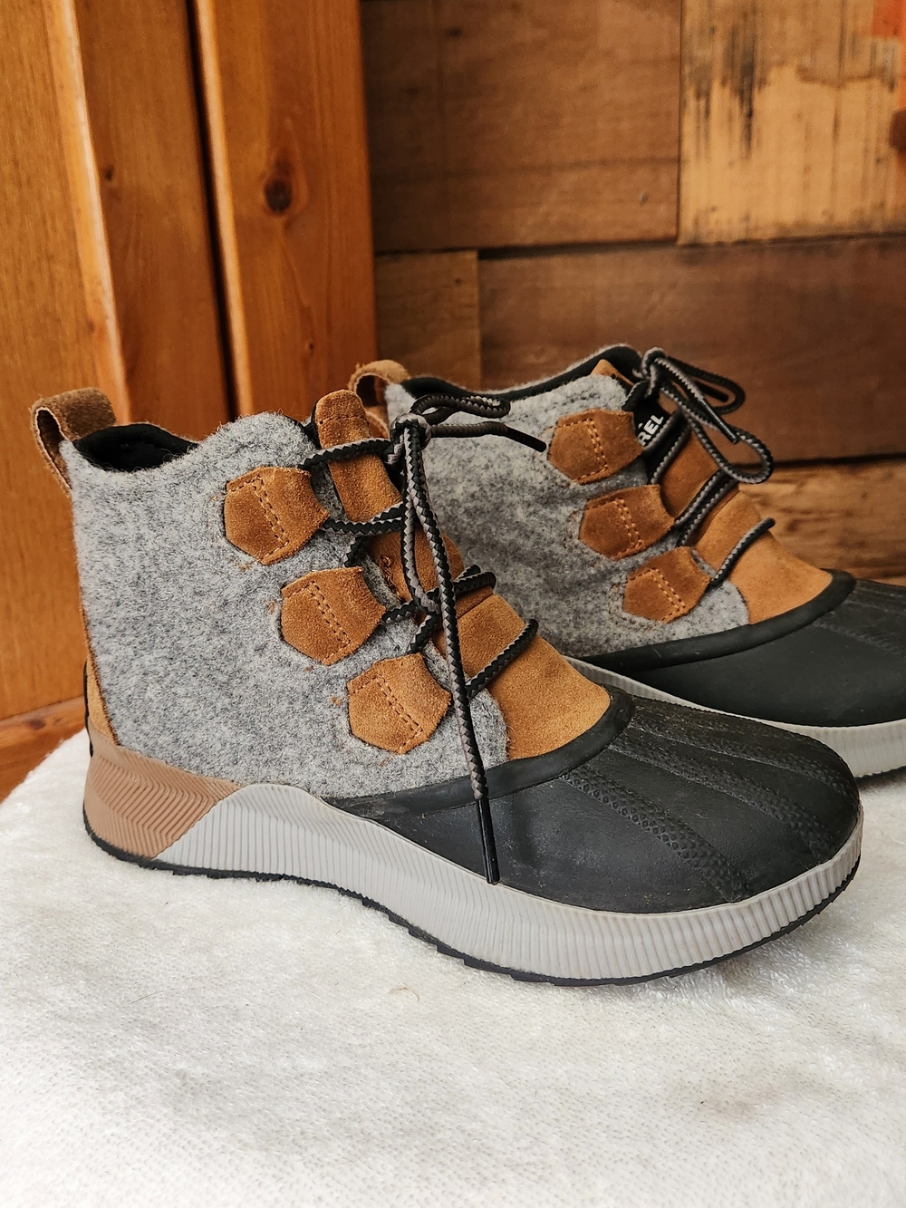 Sorel Women Boot Out N About Gray Felt Upper Brown Suede Heel Waterproof Size 6